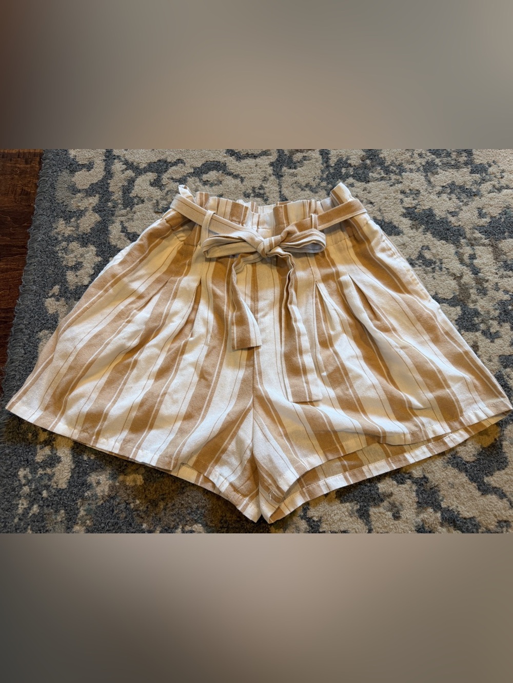 🔥3 for $10🔥 Women’s Alya Paperbag Striped Shorts Size Medium
